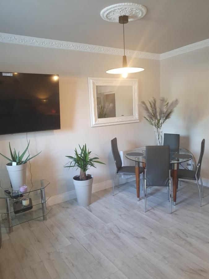 River View Apartment Suite Cork Exteriör bild